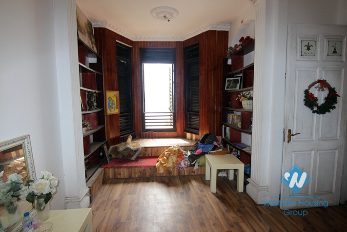 Lakeside colonial villa with lots of characters for rent in Tay Ho